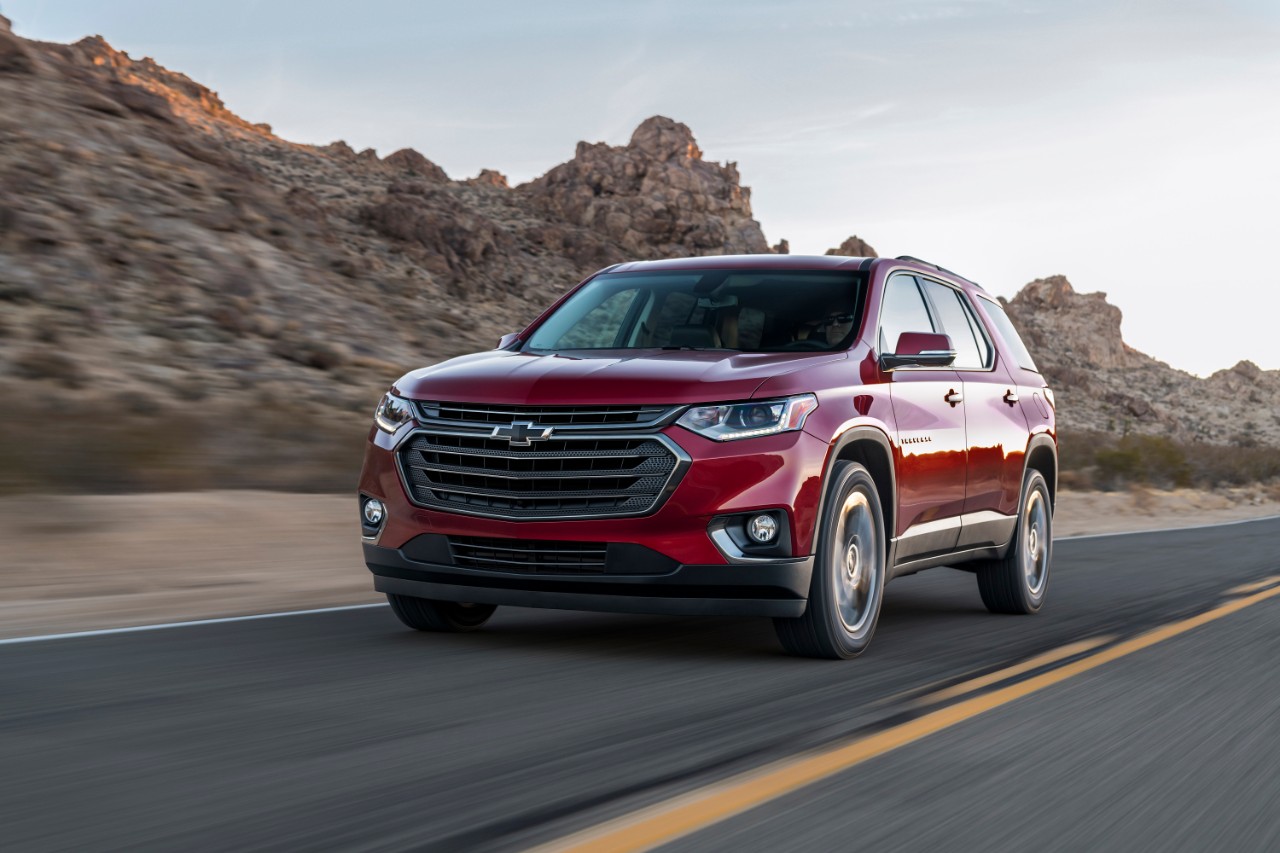 With turbocharged performance and aggressive, blacked-out styling cues, the 2018 Traverse RS injects a distinctive dose of fun-to-drive sportiness into the midsize SUV segment.