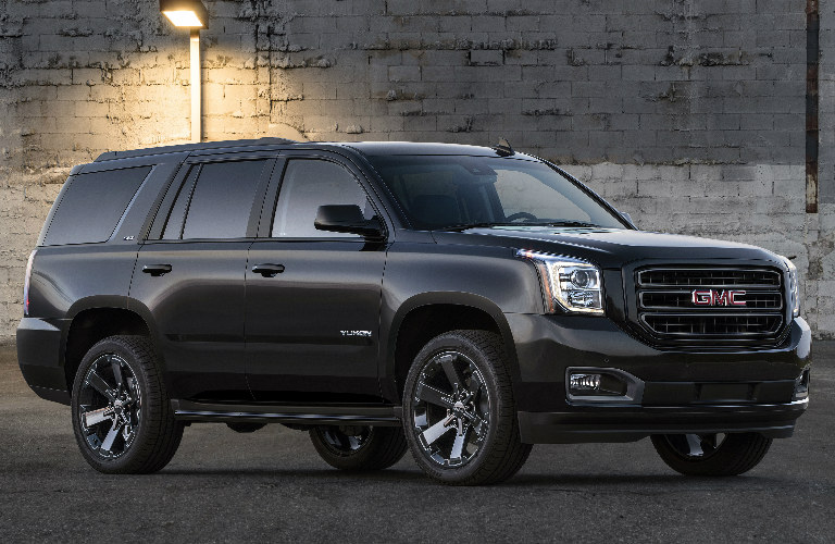 2019 GMC Yukon Graphite Edition exterior front side view parked under light
