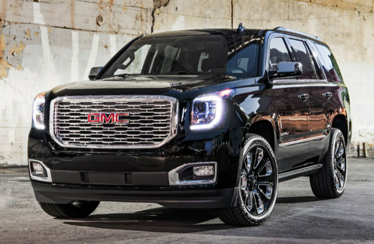 2019 GMC Yukon Denali exterior front quarter view